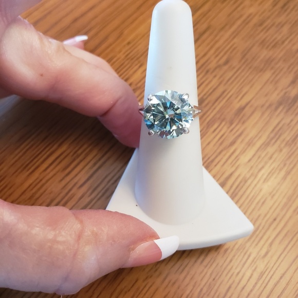 Moissanite Jewelry - 6.50 Geniune Lght London Blue Moissanite in .925